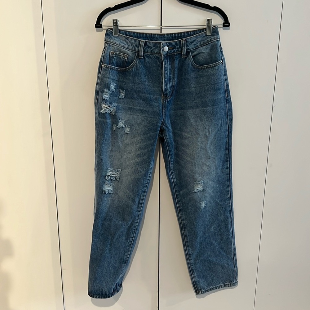 Baggie jeans. Size petite medium. Never worn.